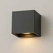 چراغ دیواری